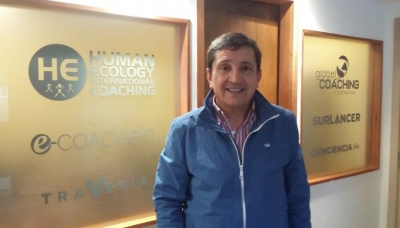 Oscar Alfredo Lalanne, CEO de concienciahoy.com y fundador del método de coaching por WhatsApp.