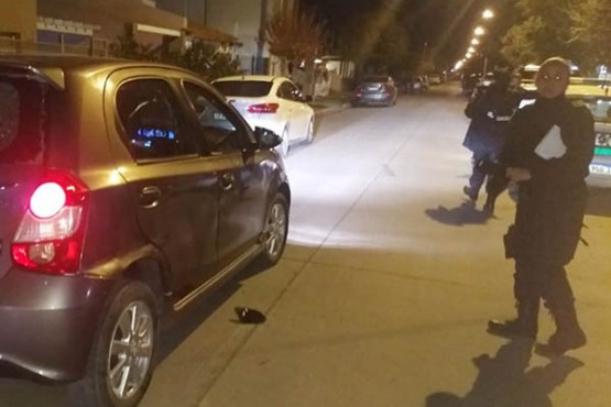 Le tocó bocina y recibió golpes con un caño