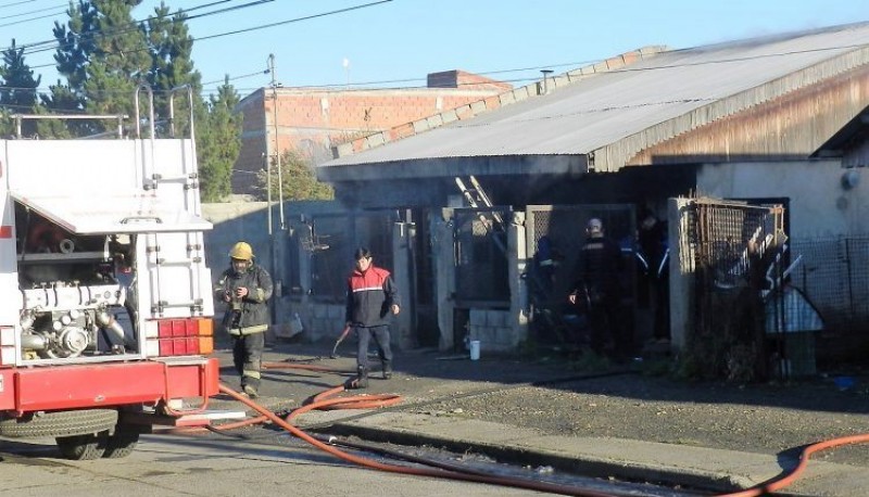 El incendio se registró en calle Juncal al 600. (Santa Cruz en el Mundo)