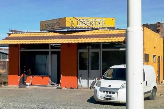 No encontraron dinero y se llevaron varias docenas de sándwich de miga