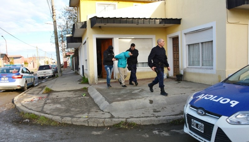 Momento en que el sujeto es llevado a la dependencia. (Foto: C.R.)