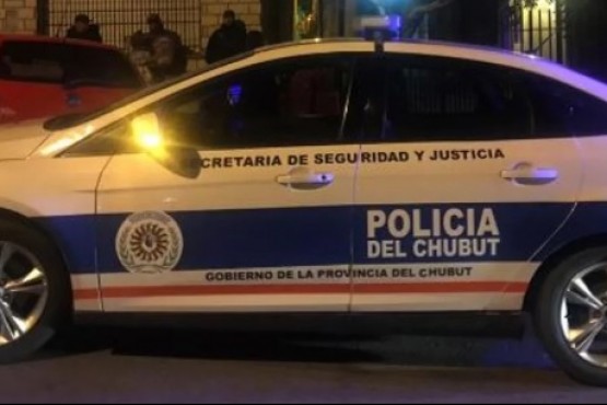 Encontraron a un hombre tirado en la calle con cortes en la pierna y tórax