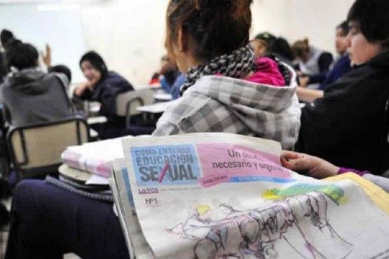 Tras una clase de Educación Sexual Integral, 10 chicas denunciaron a un profesor por acoso