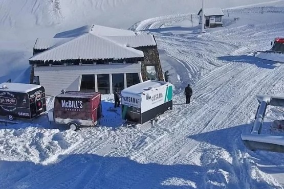 Mañana comienza la temporada y La Hoya ya está cubierta de nieve