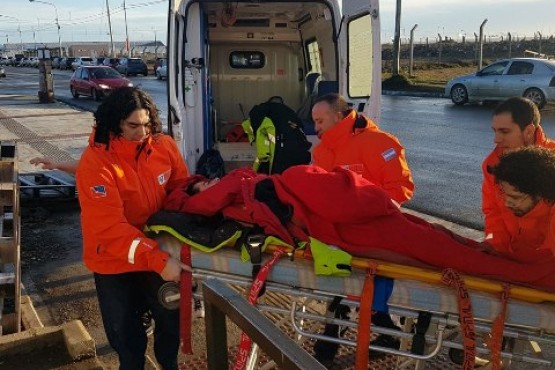 Joven rescatado del río está en terapia