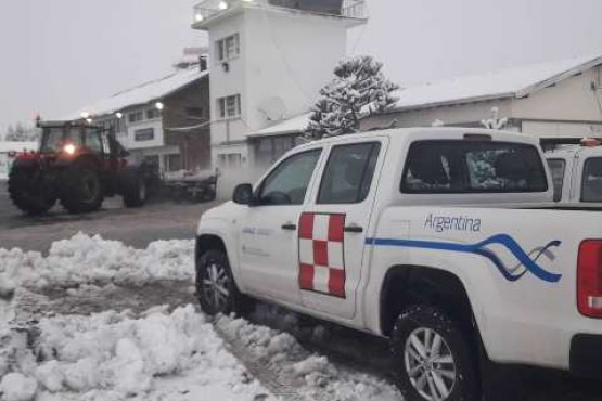 A pesar de la nieve, los vuelos llegan con normalidad a Esquel