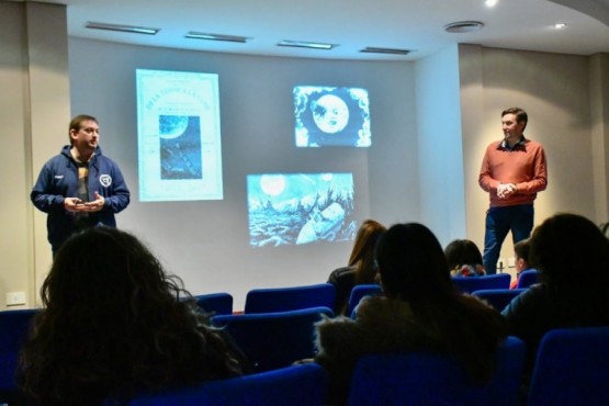 Se realizó una charla en conmemoración al 50º aniversario de la llegada del hombre a la Luna