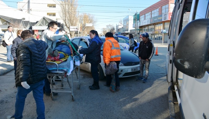 La mujer recibió las curaciones del caso y quedó internada algunas horas. (Foto: C.R.)