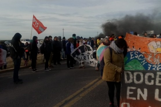 Paro desde la medianoche con corte de rutas