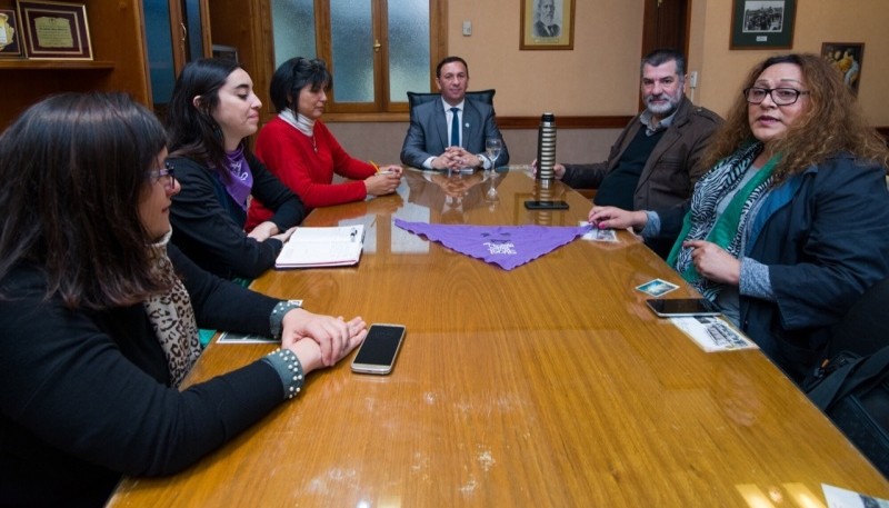 El intendente Maderna se reunió con los padres de Micaela.