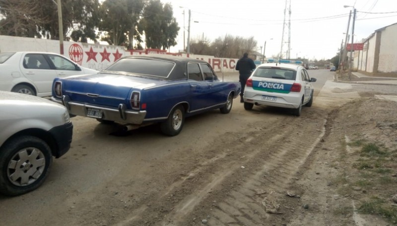 El sujeto circulaba en un Ford Fairlane.