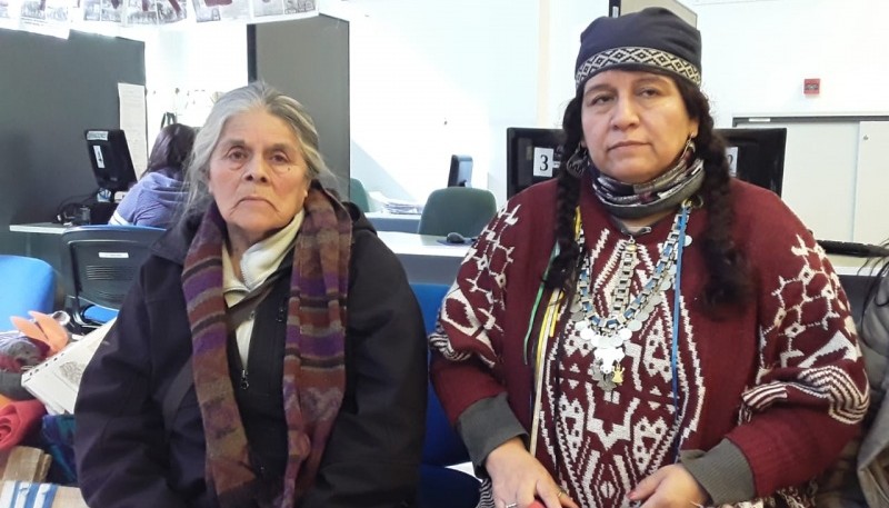 Maria Luisa Huincaleo junto a Juana Antieco en el Día Internacional de la Mujer Originaria. 