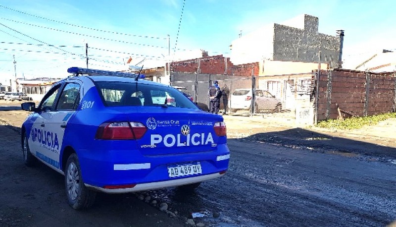 Viviendas allanadas por el personal de la Comisaría Quinta, luego que detuvieran a un sujeto robando elementos de una casa.  