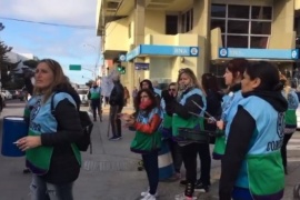 ATE corta ruta 3 y en Educación inicia huelga de hambre 