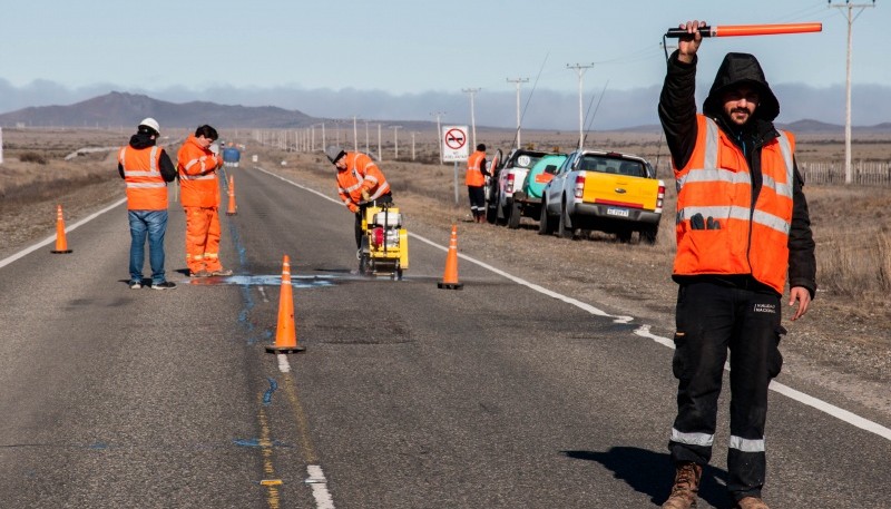 Vialidad Nacional trabajando en la Ruta 3. 