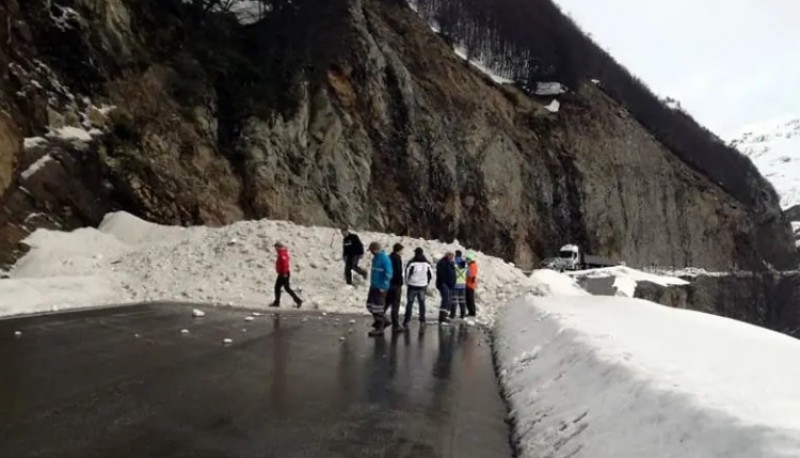 La nieve impidió el paso por la ruta.  