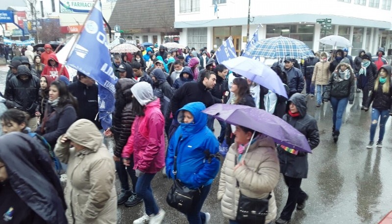 Hubo dos cuadras de movilización en Esquel.