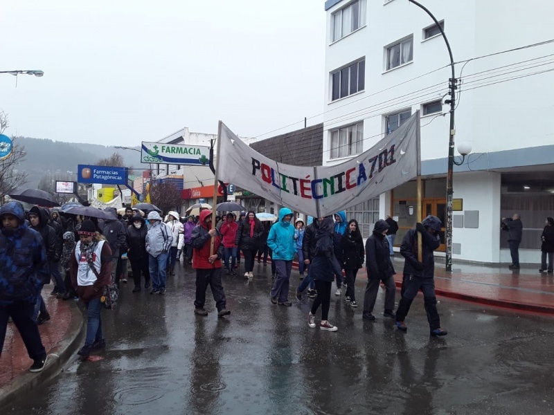 Hubo dos cuadras de movilización en Esquel.