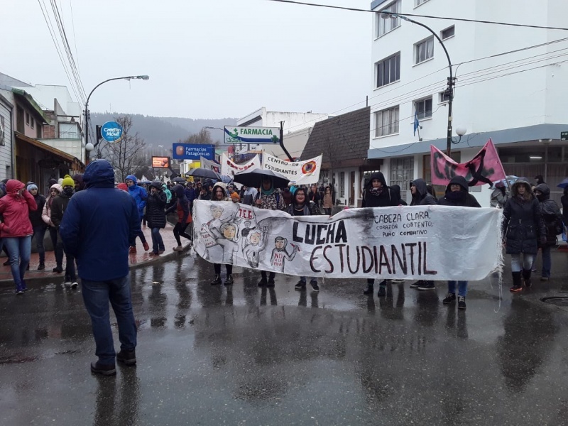 Hubo dos cuadras de movilización en Esquel.