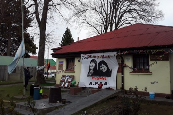 El edificio de supervisión general de las escuelas tomado por estudiantes.