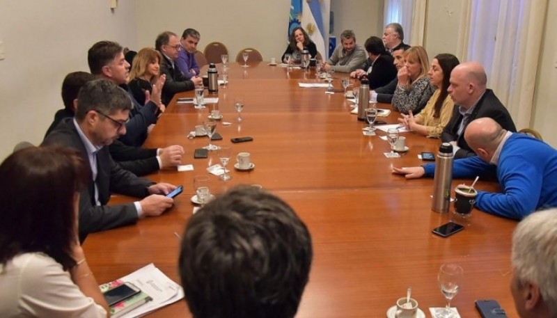 Hoy por la mañana se reunió el gabinete.