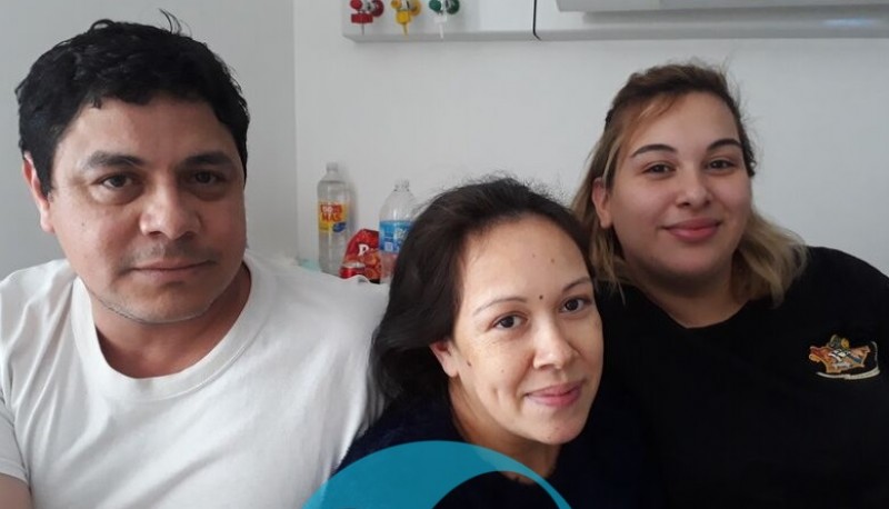 La familia Riveiro recibió a los trillizos en el Hospital Regional. 