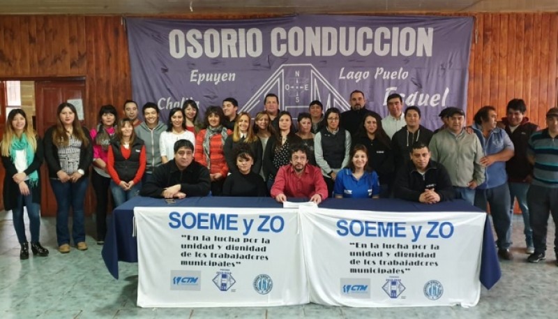 Osorio junto a parte de su comisión directiva.