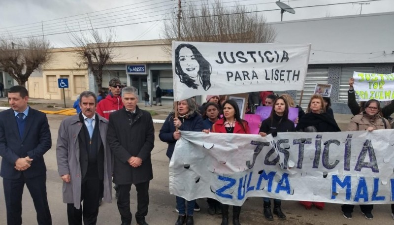 Pedido de justicia por Liseth y Zulma junto a funcionarios. 