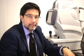 El oftalmólogo que es reconocido en el mundo y atiende en Río Gallegos