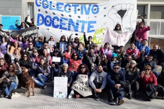 Docentes en asamblea.