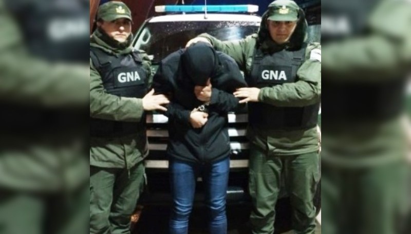 El detenido, por Gendarmeria Nacional.