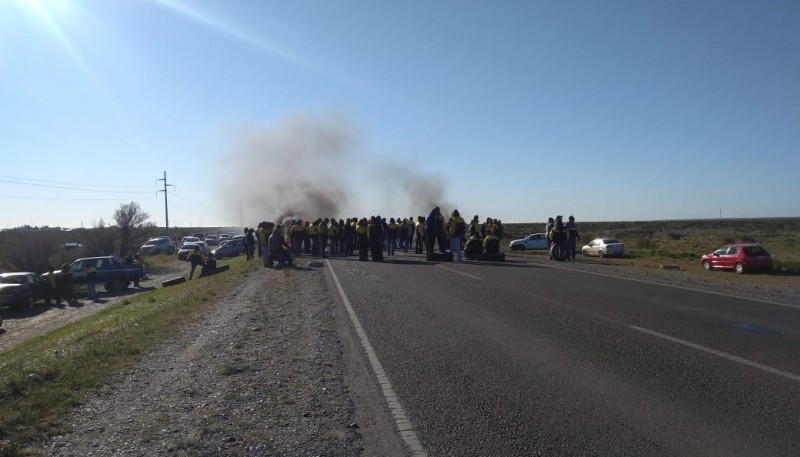 Corte de Ruta de trabajadores viales. 