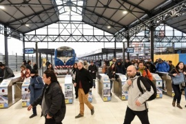 Autorizan a las fuerzas de seguridad a pedir el DNI en las estaciones de tren