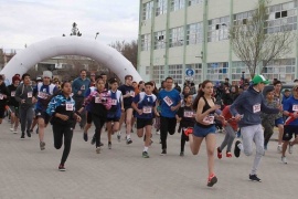 Gran participación en corrida atlética por "Día de les Estudiantes"