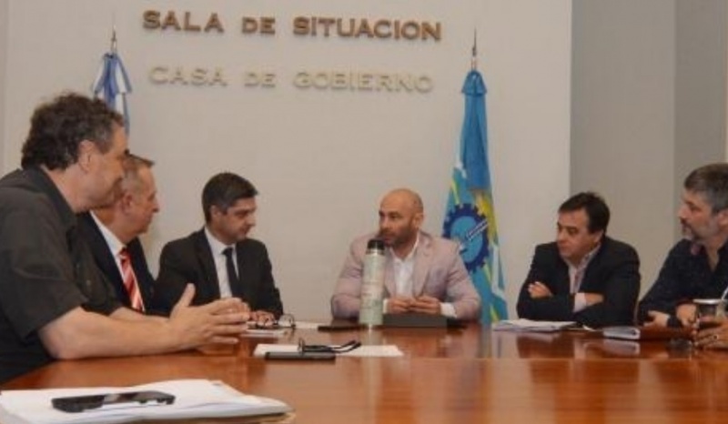 Reunión entre el Ejecutivo y los gremios. 