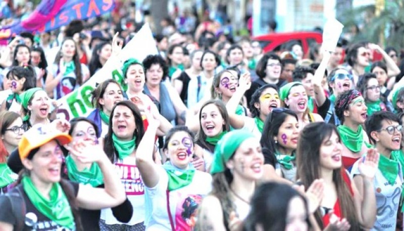 Más de 200 mil participan en la Plata. 
