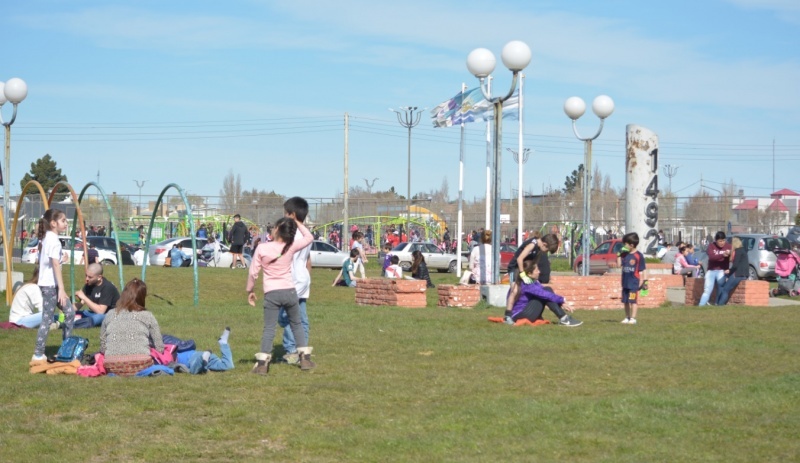 El Parque lleno. (C.R)