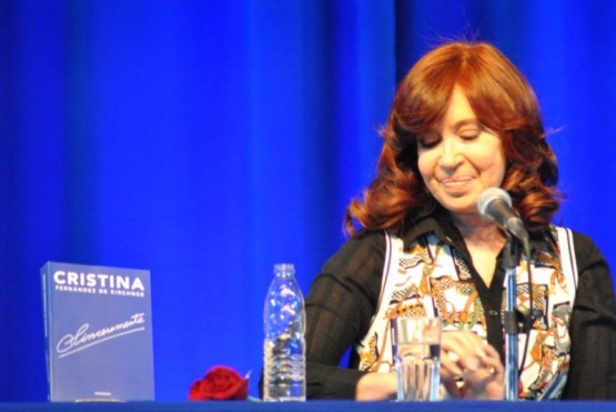 Cristina en la presentación de su libro en El Calafate (Foto: Juan C. Cattaneo))