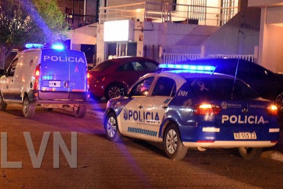 La policía logró detener a los motociclistas. 