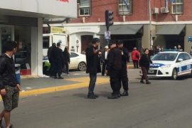 En una pelea, mujer apuñaló a otra en pleno centro