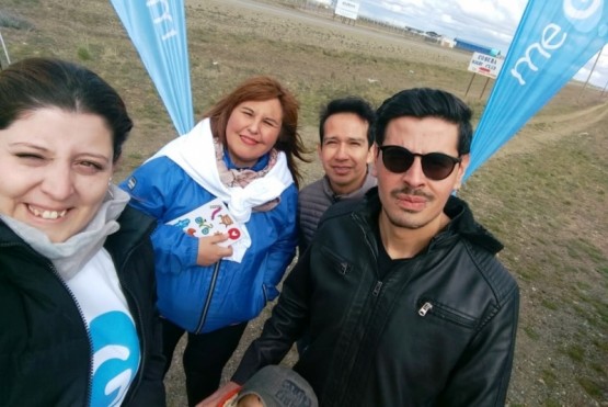 David Catrihuala junto a parte del equipo con el que viene trabajando.