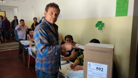 Eduardo Costa emitió su voto.