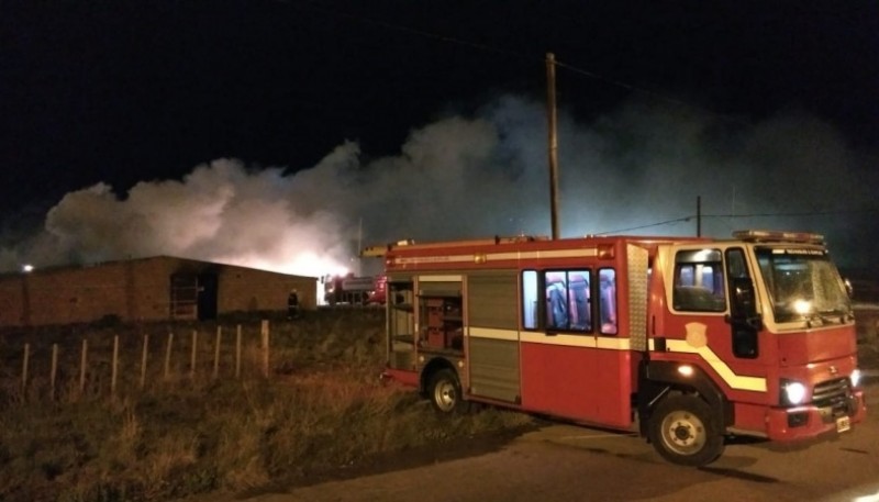 Incendio sobre un galpón.