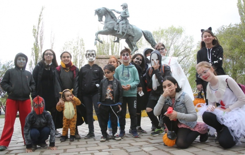 Los chicos caracterizados.