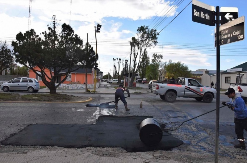 Bacheo en San Martín y Ramón y Cajal.