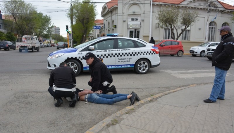 Joven detenido tras intento de fuga (Cristian Robledo)