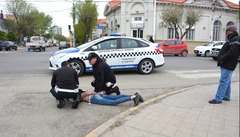 Detenido al intentar fugarse. 