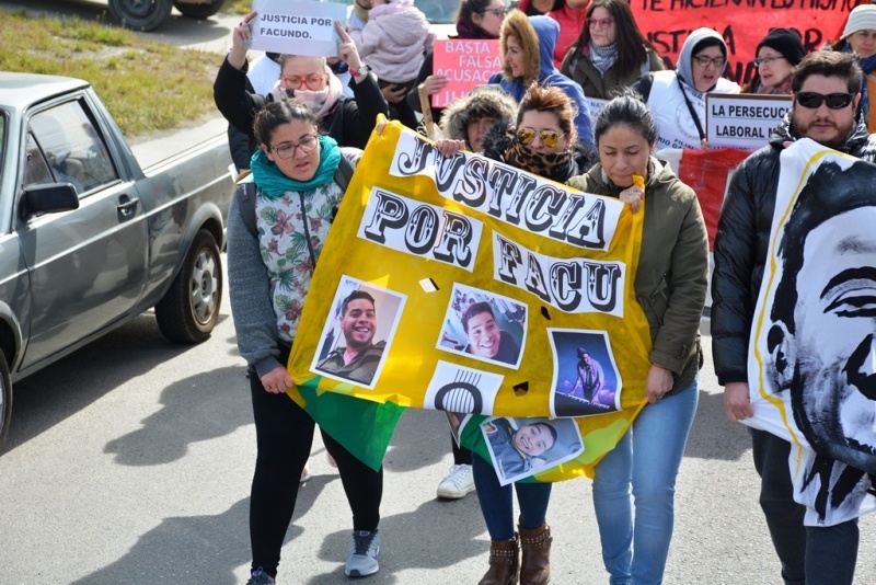 Uno de los tantos carteles que se pudieron ver (Fotos.C.Robledo).