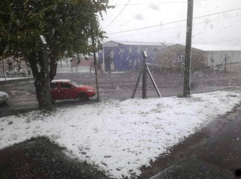 Las montañas de blanco tras la nevada (Fotos Municipio de Río Turbio)