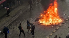 Manifestantes destrozaron la embajada argentina en Chile